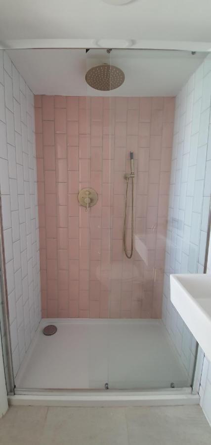 Elegant 5 Bed 4 Bath 'Vogue House' Parisian Style Home Margate Buitenkant foto