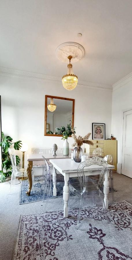 Elegant 5 Bed 4 Bath 'Vogue House' Parisian Style Home Margate Buitenkant foto