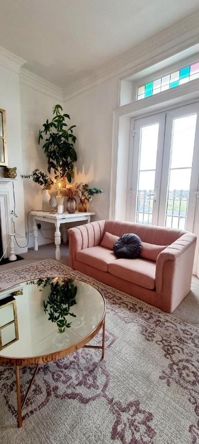 Elegant 5 Bed 4 Bath 'Vogue House' Parisian Style Home Margate Buitenkant foto